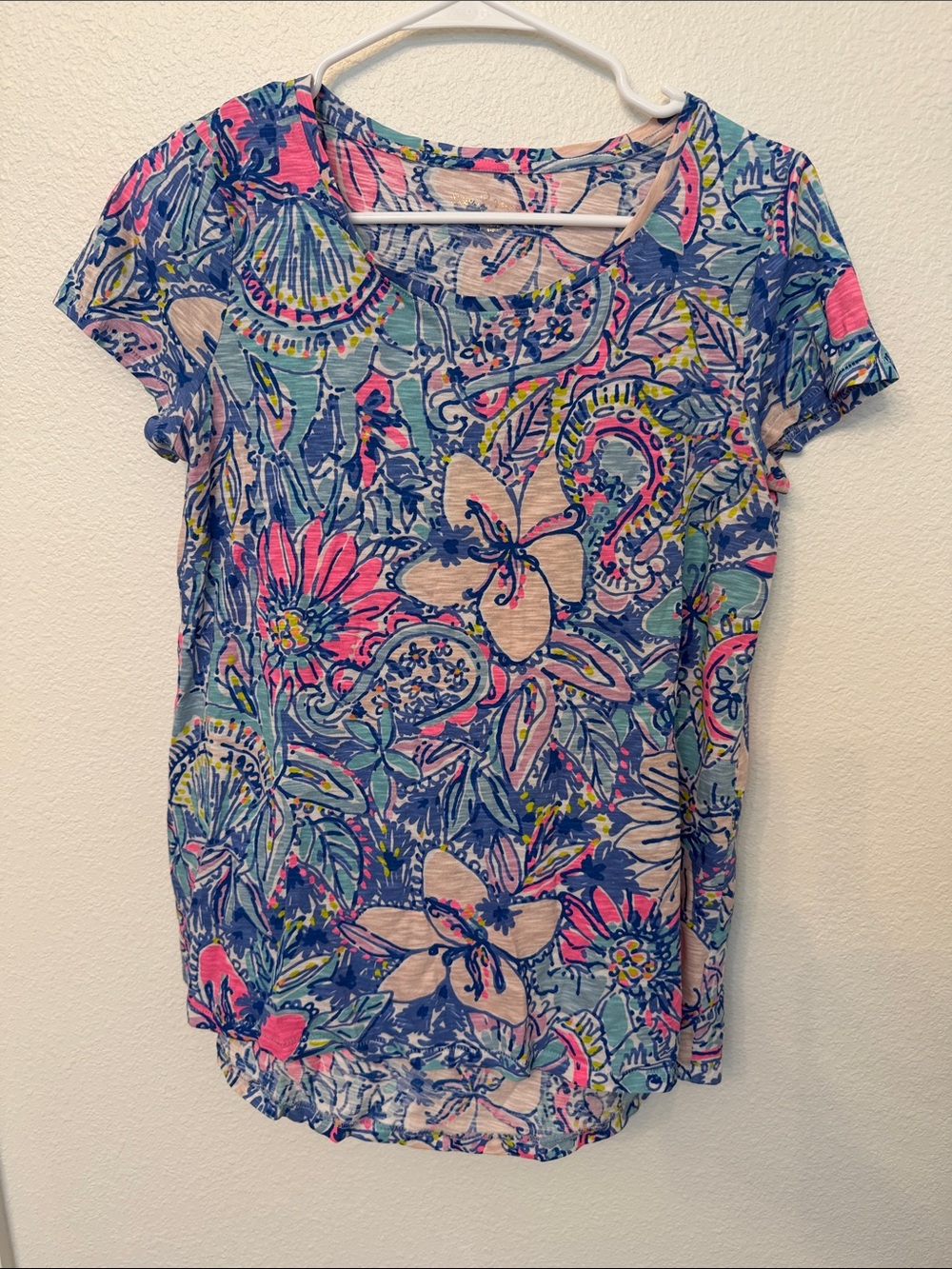 Lilly Pulitzer Blue Floral Short Sleeve Tee with Pink Accents size small